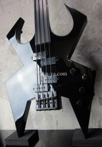 B.C. Rich Custom Shop Widow Bass Fretless Black 