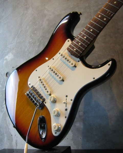 画像1: Fender USA '62 Reissue STRATOCASTER / Sunburst  (1)