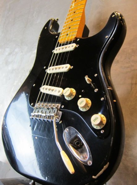 画像1: Fender Custom Shop David Gilmour "Relic" Stratocaster / Black  (1)