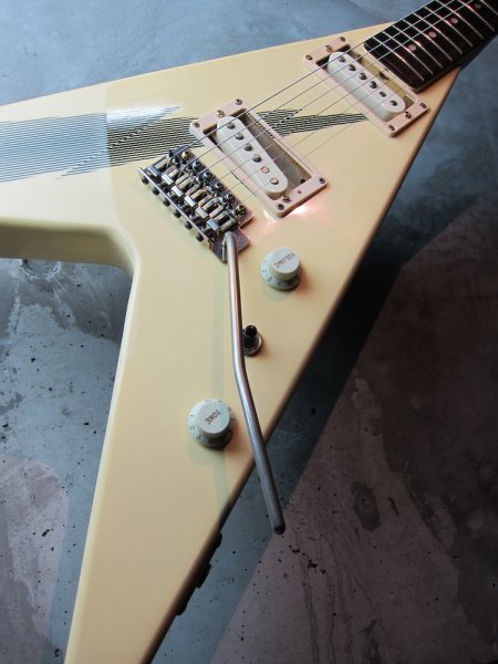 画像1: Aria Pro II XX-DLX Flying V Yngwie Malmsteen (1)