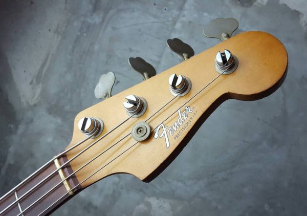 画像2: Fender USA Precision Bass 1965 Sonic Blue  (2)