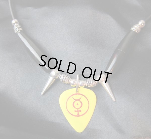 画像2: Marilyn Manson John 5 Necklace Yellow Guitar Pick Necklace / 2000 Tour (2)