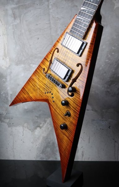 画像4: Dean USA Custom Shop Dave Mustaine StradiVMNT - Vintage Burst / Limited Run 50PC (4)