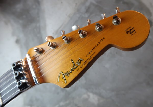 画像2: Fender Custom Shop '62  Stratocaster S-S-H  Aged Black / Heavy Relic / FRT (2)