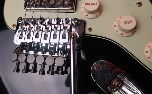 画像13: Fender Custom Shop '62  Stratocaster S-S-H  Aged Black / Heavy Relic / FRT (13)