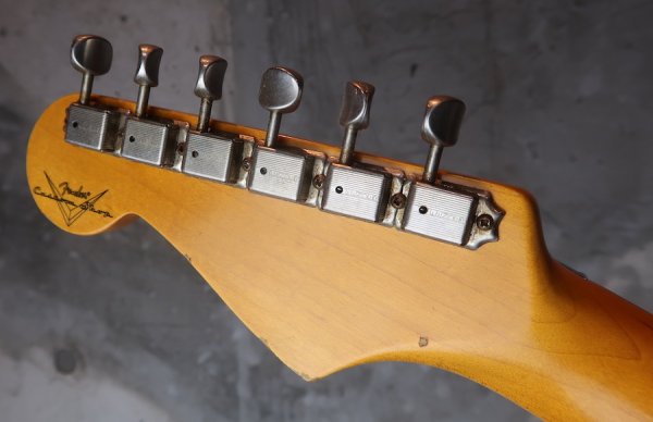 画像3: Fender Custom Shop '62  Stratocaster S-S-H  Aged Black / Heavy Relic / FRT (3)