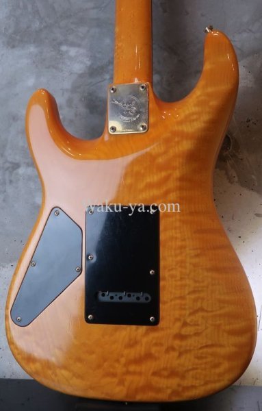 画像2: Valley Arts Custom Pro USA Quilted Maple H-S-H / Natural Amber (2)