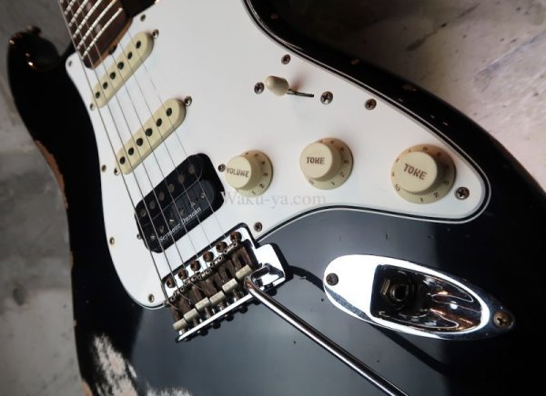画像11: Fender Custom Shop 1969 S-S-H  Stratocaster  Heavy Relic  Black (11)