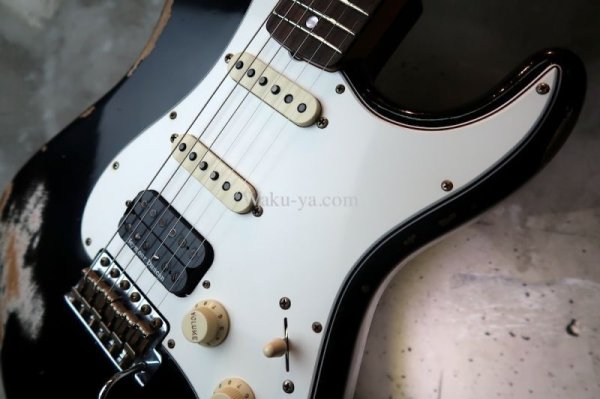 画像12: Fender Custom Shop 1969 S-S-H  Stratocaster  Heavy Relic  Black (12)