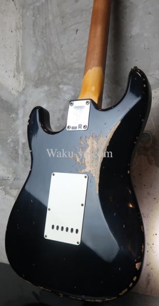 画像6: Fender Custom Shop 1969 S-S-H  Stratocaster  Heavy Relic  Black (6)