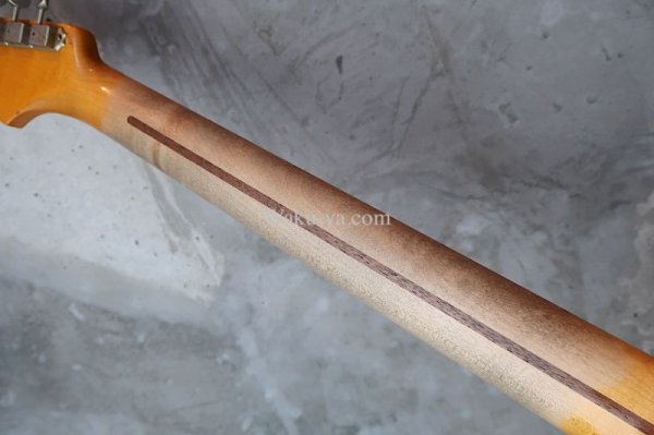 画像8:  Fender Custom Shop 1956 Stratocaster Heavy Relic FRT / Vintage White (8)