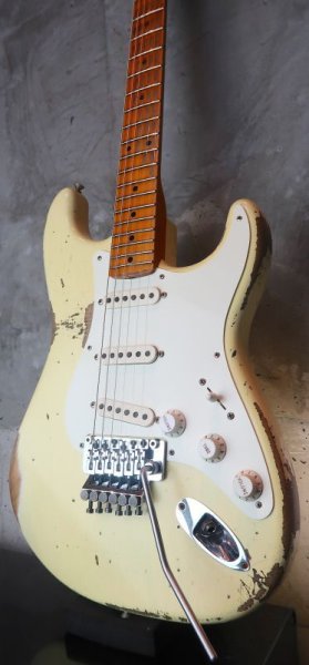 画像5:  Fender Custom Shop 1956 Stratocaster Heavy Relic FRT / Vintage White (5)
