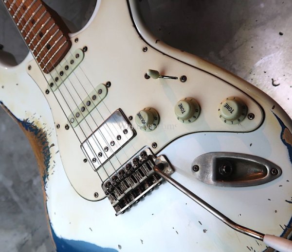 画像11: LsL Instruments  Saticoy SSH / Vintage White over Lake Placid Blue (11)