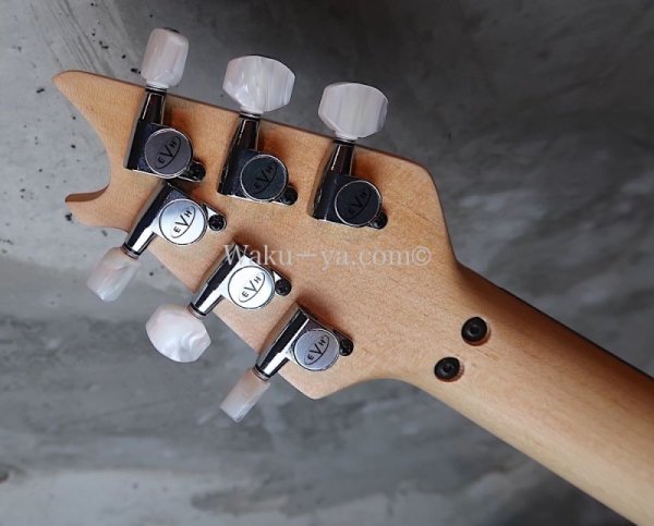画像7: EVH Wolfgang  Flamed Maple Top 3-tone  Sunburst (7)