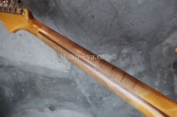 画像8: Fender Custom Shop Limited Edition 1955 Stratocaster Bone Tone  / HLE Gold Aged Relic (8)