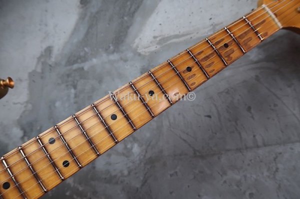 画像4: Fender Custom Shop Limited Edition 1955 Stratocaster Bone Tone  / HLE Gold Aged Relic (4)