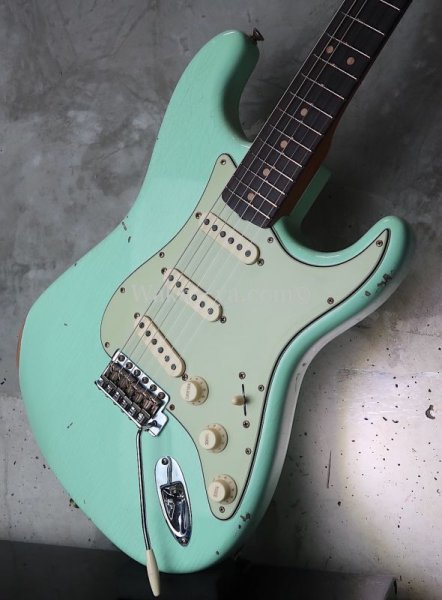 画像9: Fender Custom Shop  '63 Stratocaster / Limited Edition Super Faded Aged  / Surf Green (9)