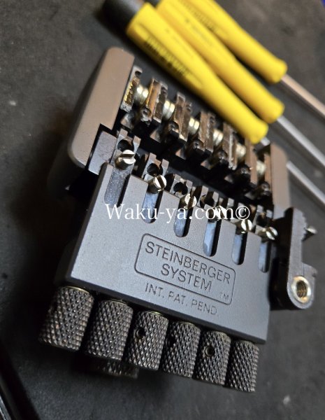 画像9: Steinberger Bridge 破損・ ArmBar部分の割れ。諦めないでご相談下さい。修理・Repair  / 世界屈指の豊富なノウハウと、Parts類の在庫量 / Custom / オリジナルパーツ / 加工 / パーツ作成・製作/ リフレット / Pot修理 /その他、スタインバーガー以外についてもお気軽にご相談下さい。 (9)