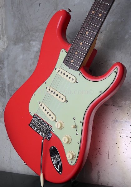 画像3: Fender Custom Shop LTD '63 Stratocaster Journeyman Relic / Aged Fiesta Red  (3)