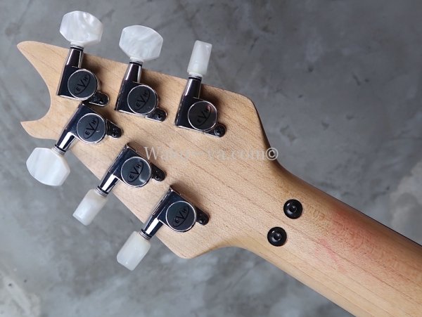 画像7: EVH Wolfgang  "5A" Flamed Maple Top  3-Color Sunburst (7)