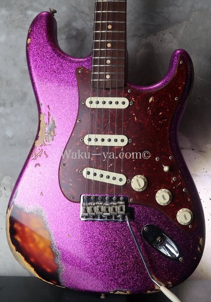 画像1: Fender Custom Shop ’62 Stratocaster Heavy Relic / Magenta Sparkle  (1)