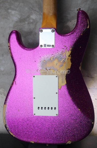 画像2: Fender Custom Shop ’62 Stratocaster Heavy Relic / Magenta Sparkle  (2)