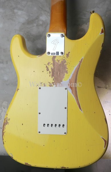 画像2: Fender Custom Shop '69 Stratocaster Heavy Relic Reverse Headstock / Aged Canary Yellow  (2)