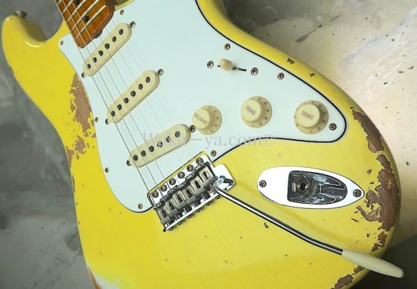 画像11: Fender Custom Shop '69 Stratocaster Heavy Relic Reverse Headstock / Aged Canary Yellow  (11)