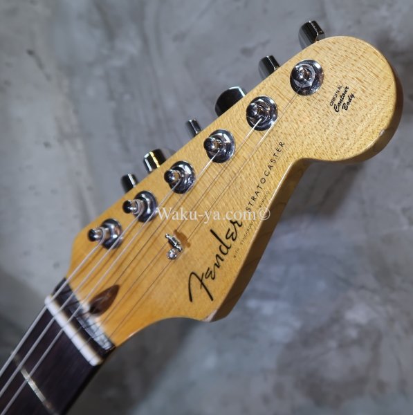 画像2: Fender Custom Shop Custom Deluxe S-1 Stratocaster  S-S-H  Relic / Aged Vintage White (2)