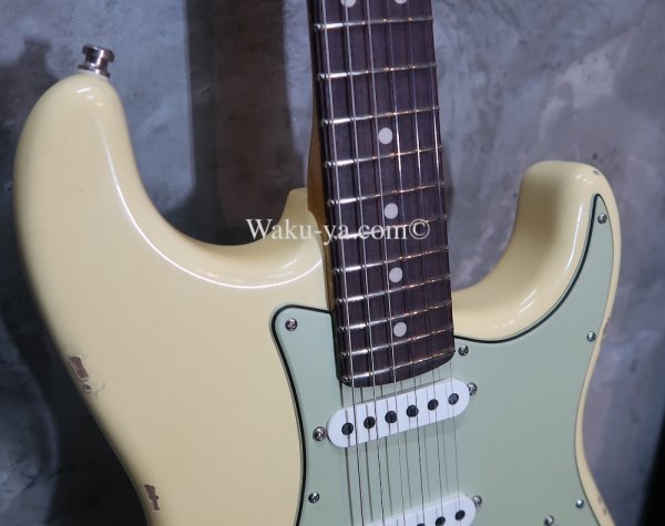 画像8: Fender Custom Shop Custom Deluxe S-1 Stratocaster  S-S-H  Relic / Aged Vintage White (8)