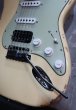 画像5: Fender Custom Shop Custom Deluxe S-1 Stratocaster  S-S-H  Relic / Aged Vintage White (5)