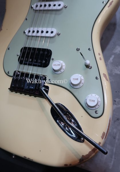 画像5: Fender Custom Shop Custom Deluxe S-1 Stratocaster  S-S-H  Relic / Aged Vintage White (5)