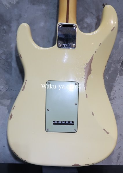 画像9: Fender Custom Shop Custom Deluxe S-1 Stratocaster  S-S-H  Relic / Aged Vintage White (9)