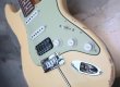 画像11: Fender Custom Shop Custom Deluxe S-1 Stratocaster  S-S-H  Relic / Aged Vintage White (11)