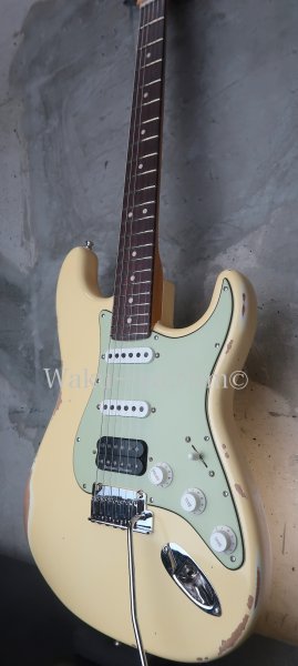 画像5: Fender Custom Shop Custom Deluxe S-1 Stratocaster  S-S-H  Relic / Aged Vintage White (5)