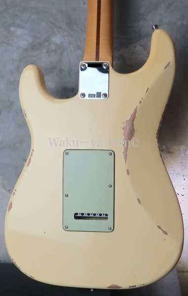 画像2: Fender Custom Shop Custom Deluxe S-1 Stratocaster  S-S-H  Relic / Aged Vintage White (2)