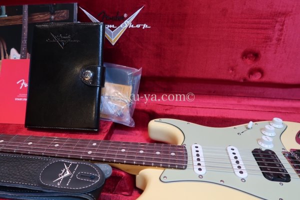 画像14: Fender Custom Shop Custom Deluxe S-1 Stratocaster  S-S-H  Relic / Aged Vintage White (14)