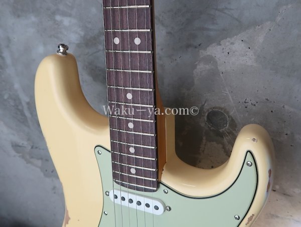 画像10: Fender Custom Shop Custom Deluxe S-1 Stratocaster  S-S-H  Relic / Aged Vintage White (10)