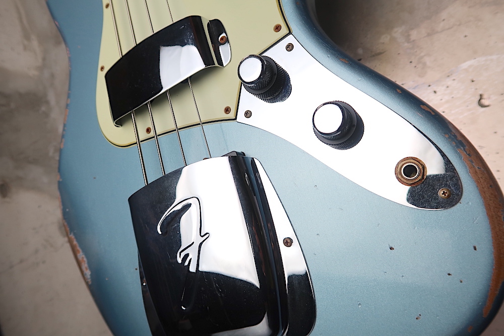 Fender Custom Shop '60 Jazz Bass Relic / Ice Blue Metallic