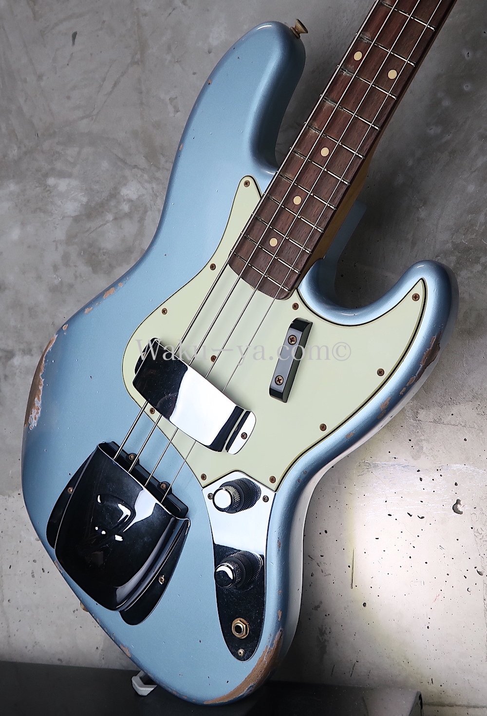 ayapani77ベース　JAZZ　Bass　レリック JAZZ BASS®誕生60周年を記念した2020年限定モデルにROAD WORN